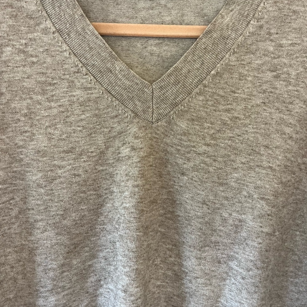 Cropped cream V-neck sweater - Picture 4 of 4